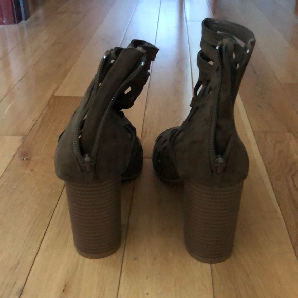 olive green laser cut heeled booties NWT - Picture 3 of 4